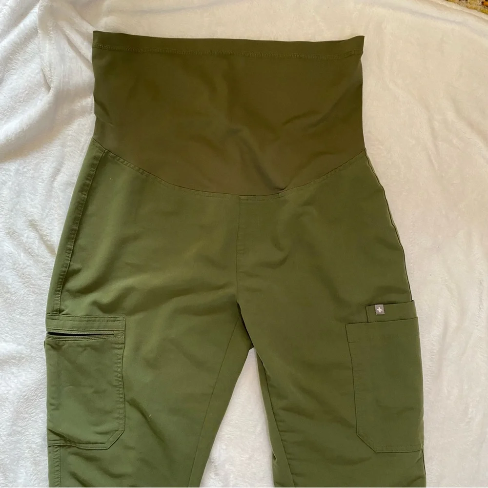 Figs Yola Maternity Skinny Scrub Pants Sz M Dark Olive Green Army Cargo Pockets - Picture 3 of 14
